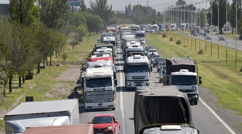 PROTESTA POR FALTA DE GASOIL: TRANSPORTISTAS REALIZAN PARO NUEVAMENTE