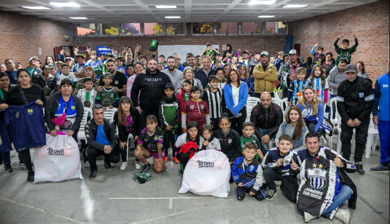 Sueños con pelota: apoyo total al fútbol infantil en Almirante Brown