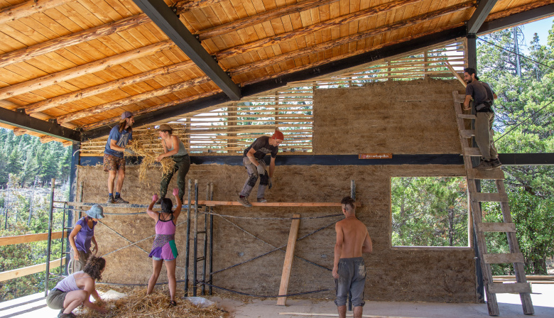 Bioconstrucción: la empresa argentina que cambió el cemento por paja de trigo