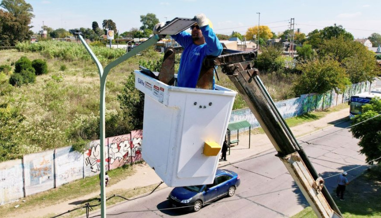 Almirante Brown brilla más: reemplazan luminarias LED y triplican la potencia lumínica