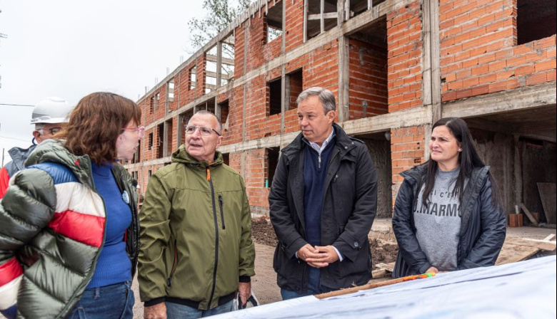 Avanza un nuevo barrio en José Mármol: Cascallares y Batakis recorrieron el predio