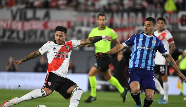 River perdió en Tucumán y dejó la cima en manos de Riestra