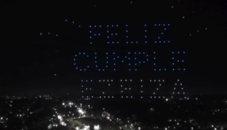 Un cielo de drones para celebrar tres décadas de historia