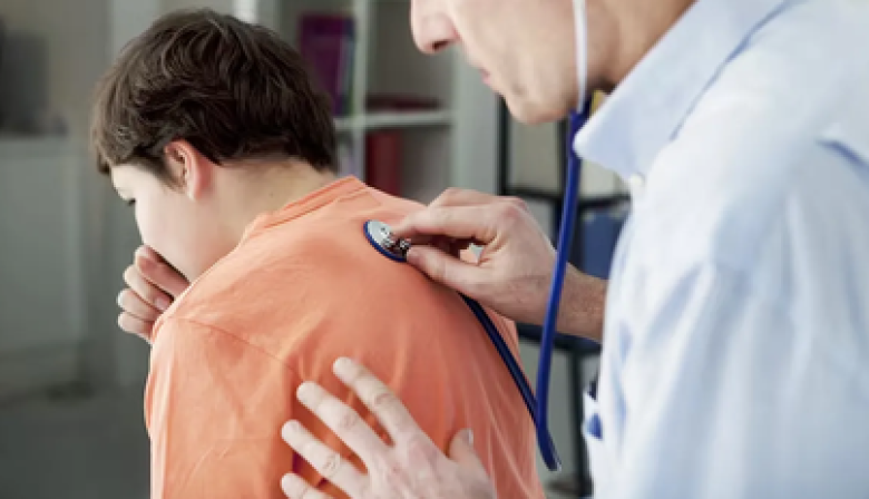 Tos convulsa: la enfermedad que vuelve y cómo prevenirla