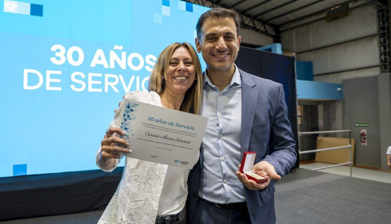 Reconocimiento a décadas de servicio en Lanús