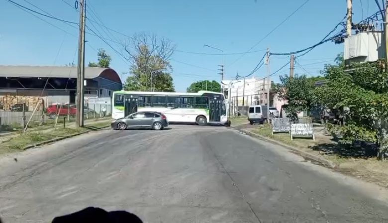 Colectivos abandonados colapsaron Varela