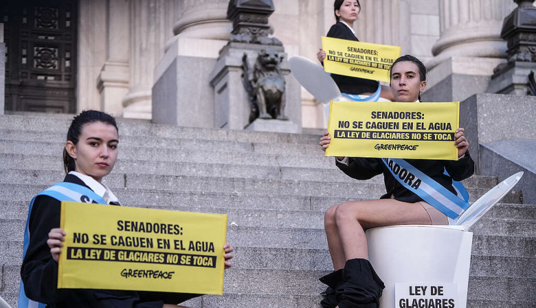 Inodoros, agua y represión frente al Congreso