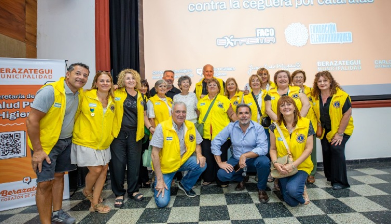 383 cirugías de cataratas en solo 24 horas