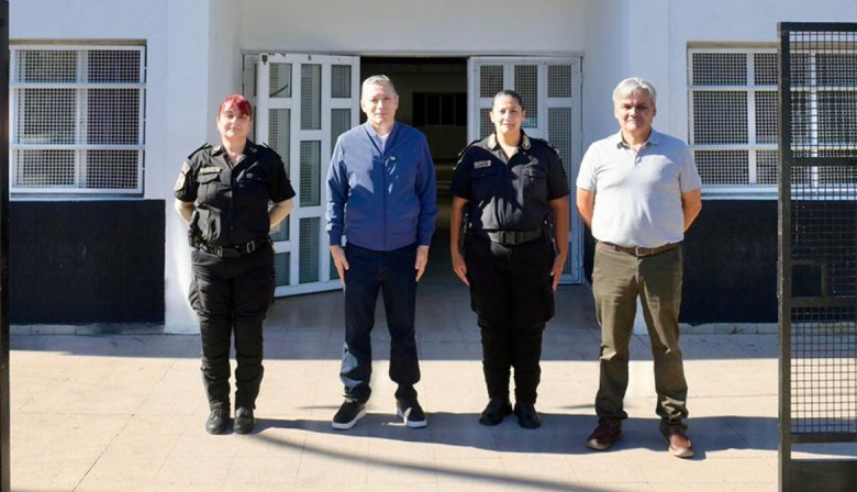 Refuerzo en las calles: Gray supervisó la fuerza barrial