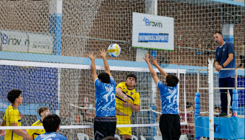 Más de 700 jóvenes coparon la Copa Brown de vóley