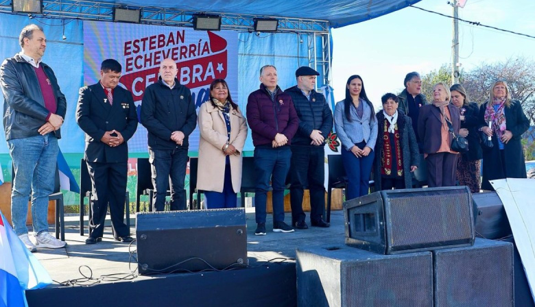 Echeverría celebró la cultura paraguaya con desfile, música y reconocimientos