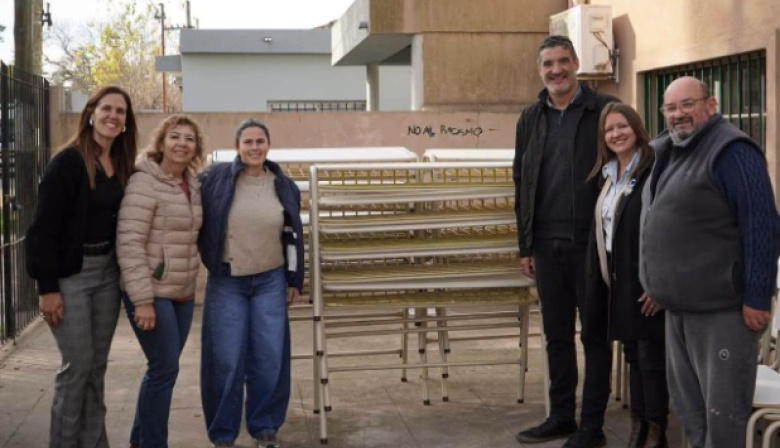 La Secundaria N° 9 suma nuevo mobiliario