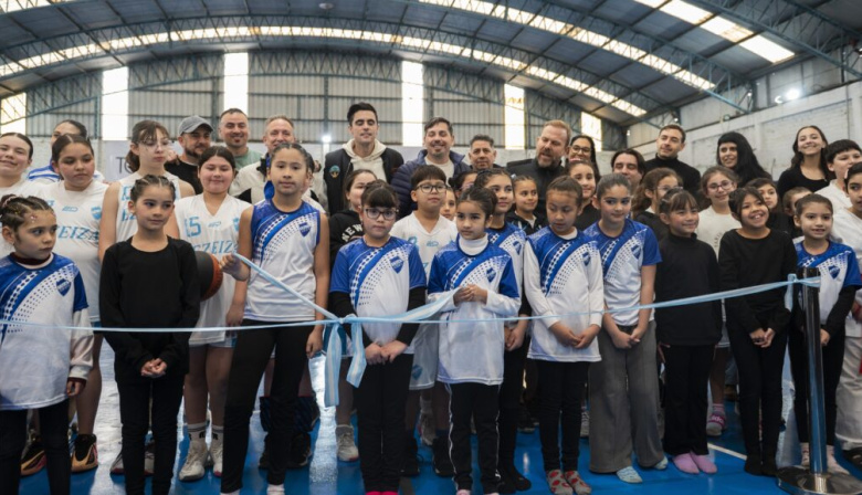 Atlético Ezeiza renovó su Polideportivo y abrió una nueva etapa