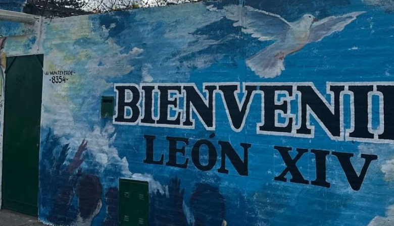 Murales y color: así preparan Claypole para recibir al Papa León XIV