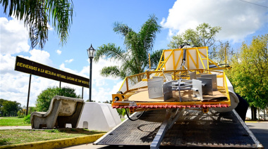 Llega una lancha para limpiar la Laguna del Ojo y potenciar el turismo
