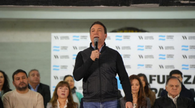 Watson presentó “Fuerza Patria” y llamó a frenar a Milei