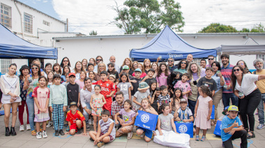 Más de 5 mil chicos ya viven el verano en las escuelas de Brown
