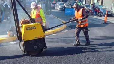 Avanza el bacheo sobre Alsina y ya proyectan nuevos frentes de obra