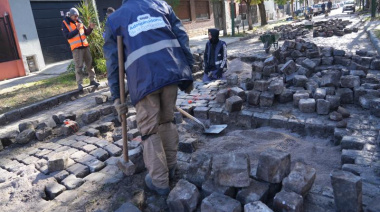 Renovan calles históricas con adoquines