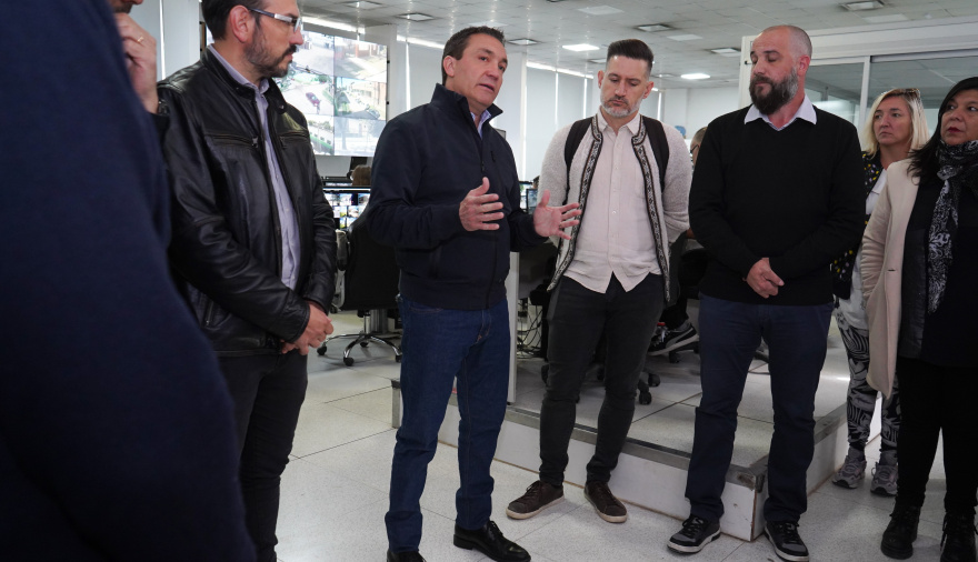 Watson reunió a autoridades escolares en el Centro de Monitoreo