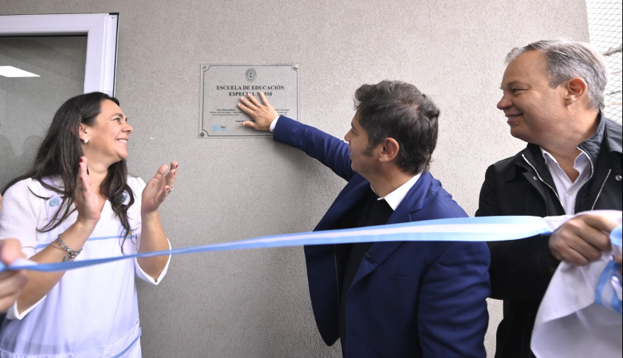 “Si no hay Estado, hay abandono”: Kicillof inauguró una escuela especial y entregó patrulleros en Brown