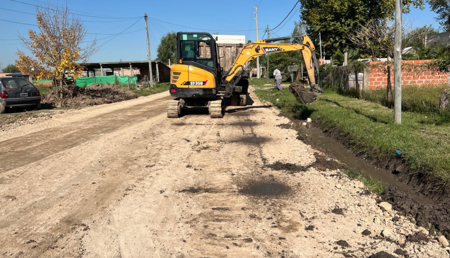 Arreglo de calles y zanjeo en Numancia Sur: avanza el plan vial en Presidente Perón