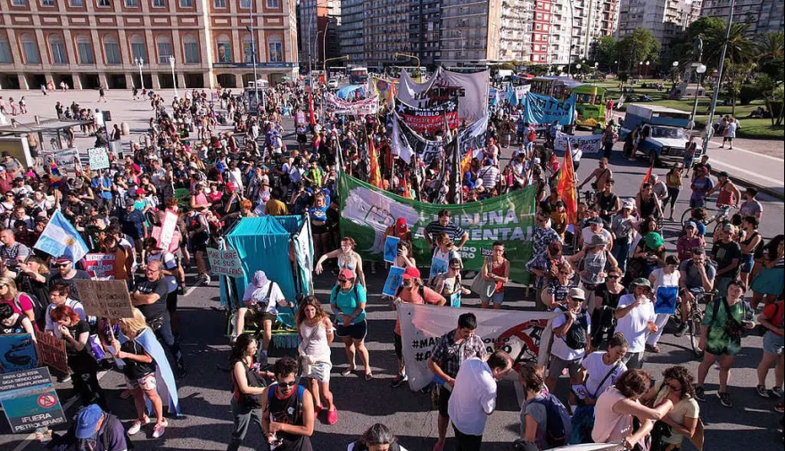 Ambientalistas e indígenas opuestos al extractivismo están en la mira del Gobierno argentino según Plan de Inteligencia Nacional