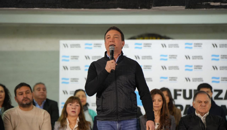 Watson presentó “Fuerza Patria” y llamó a frenar a Milei