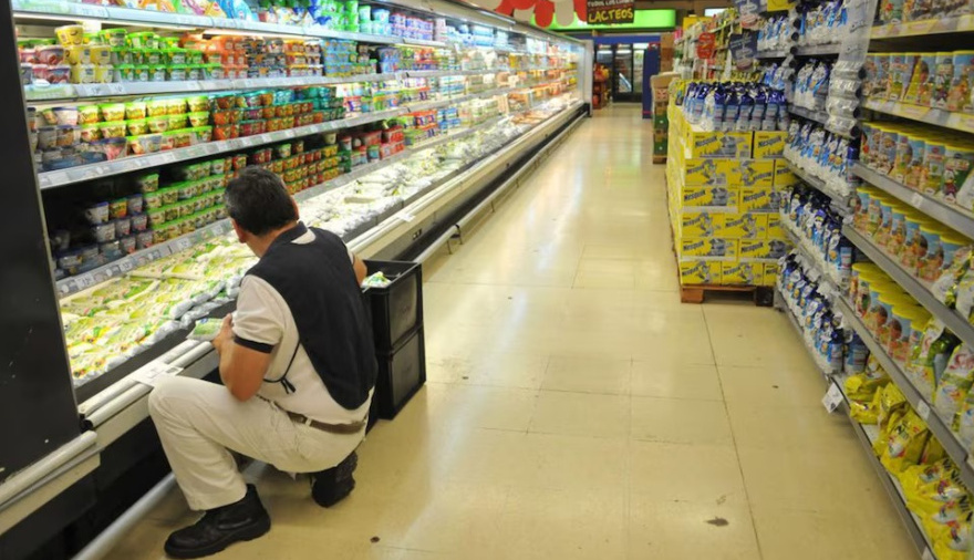 Feriado trasladado: qué pasa con los comercios y el pago de quienes trabajen