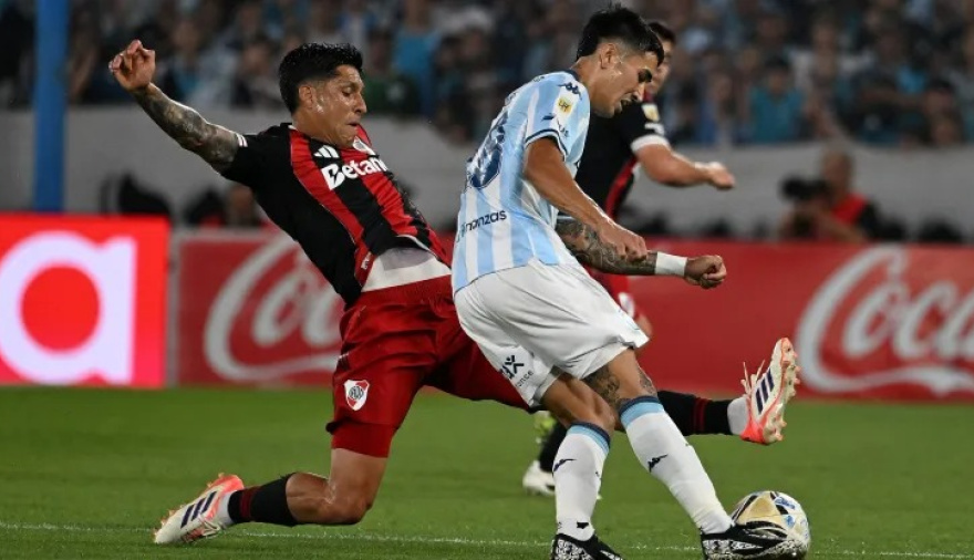 Racing lo ganó en la última pelota y dejó afuera a River