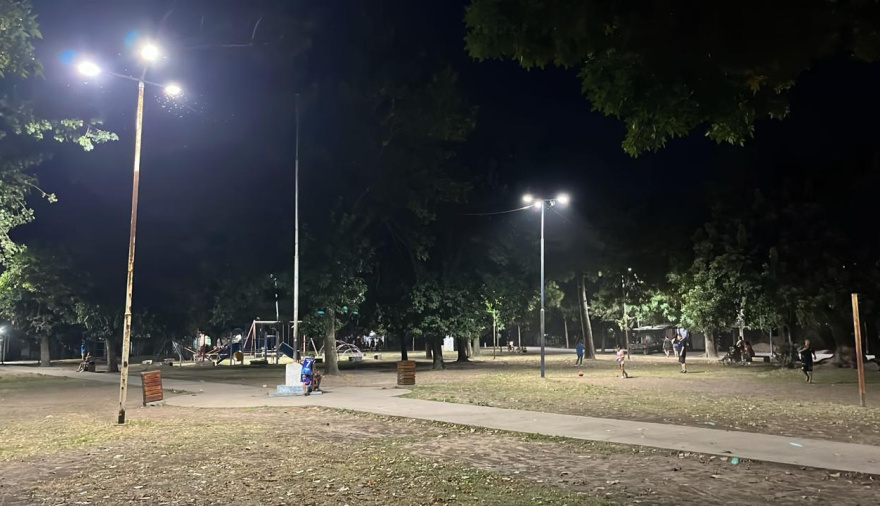 Más luz para el barrio: avanza el recambio LED