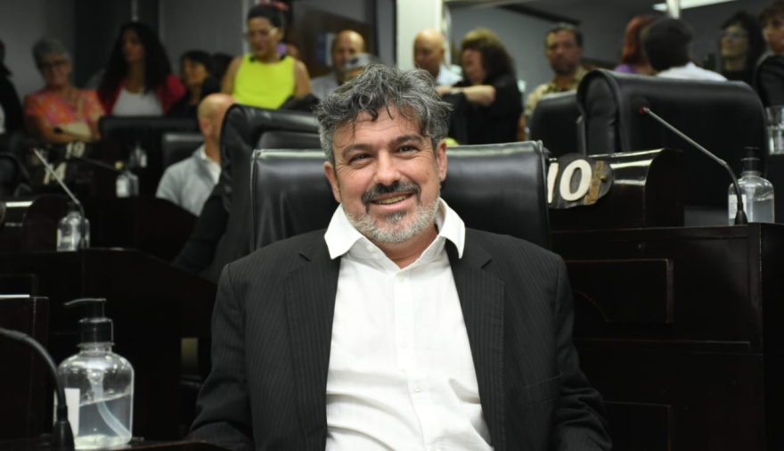 Buffone va por una oficina que audite cada peso