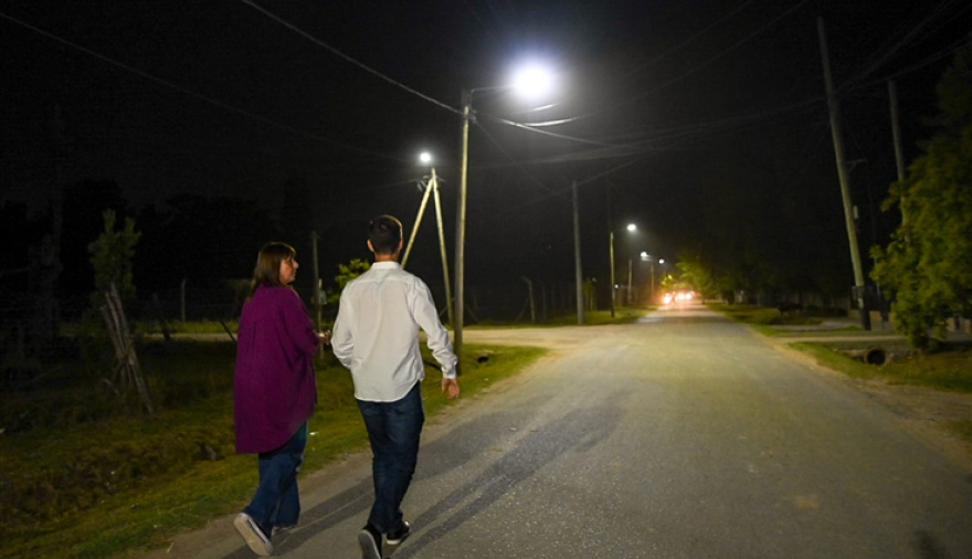 San Vicente ya iluminó tres barrios al 100%