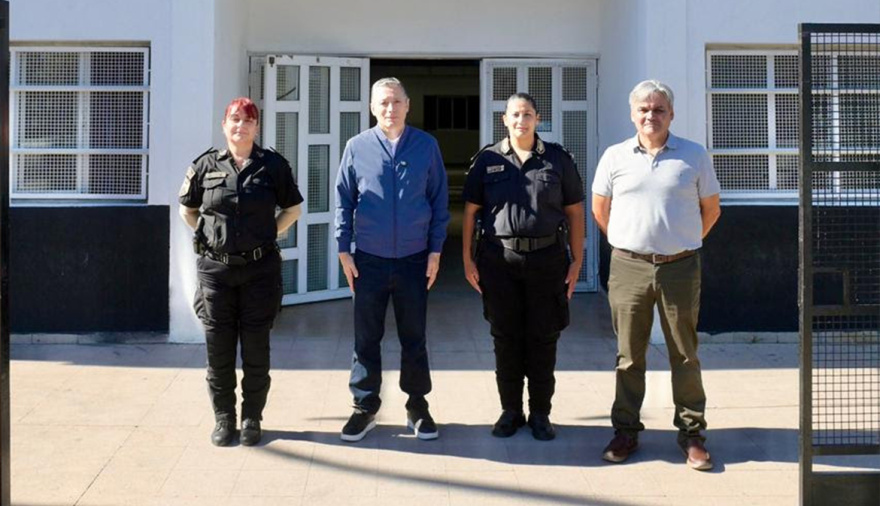 Refuerzo en las calles: Gray supervisó la fuerza barrial