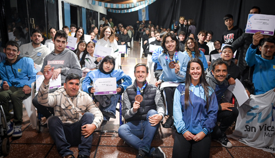 San Vicente premió a sus atletas con 40 becas deportivas