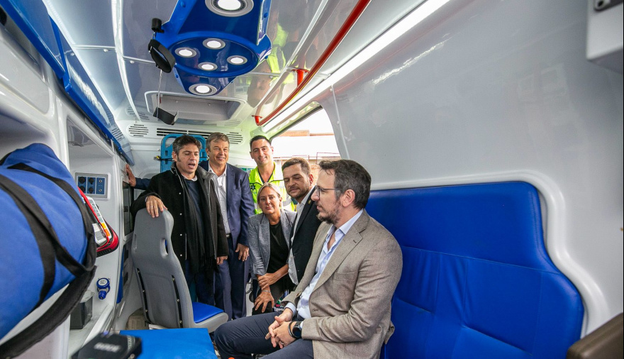 Cascallares y Kicillof entregan nueva flota a servicios públicos