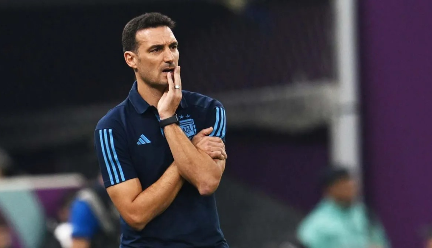 Scaloni analiza una sorpresa para el Mundial