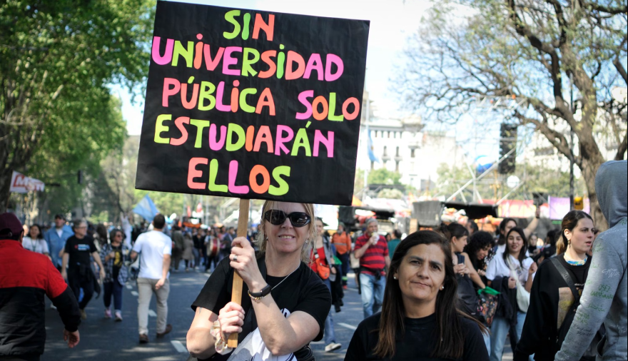 Después de cuatro marchas, llegó la paritaria