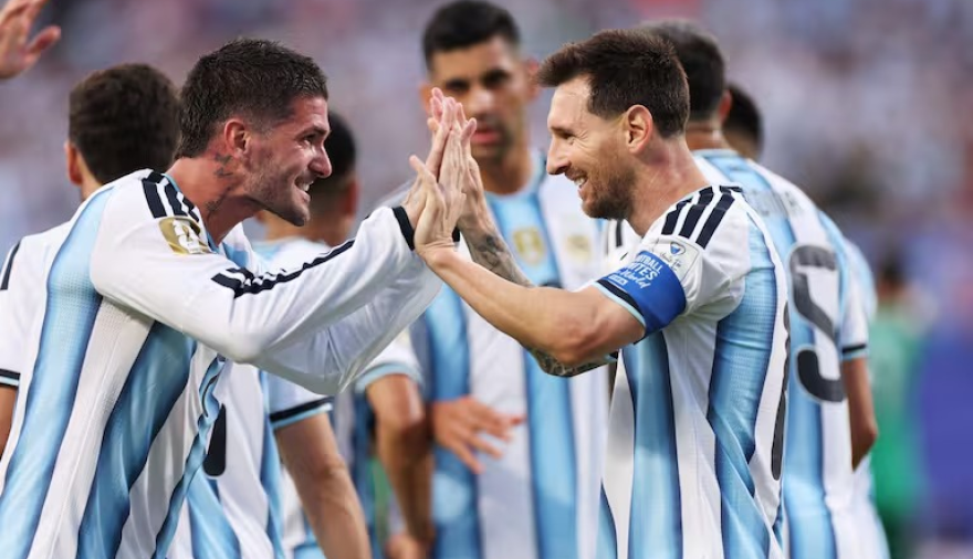 Messi hizo historia y Argentina arrancó con una goleada inolvidable