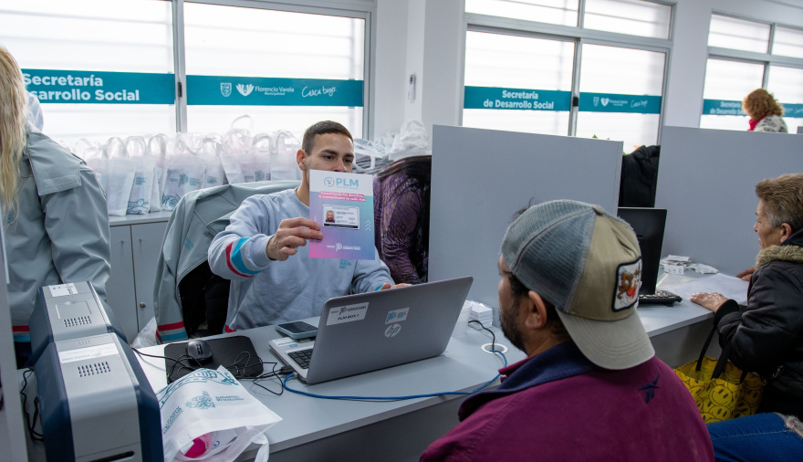 Entregaron 400 pases para viajar gratis en Florencio Varela