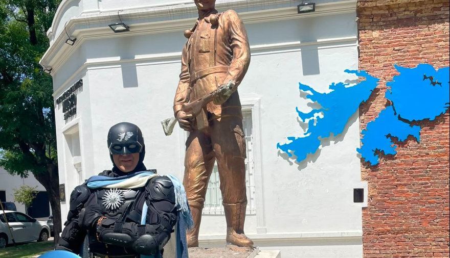 "Un héroe de su patria debe estar donde la patria duele"