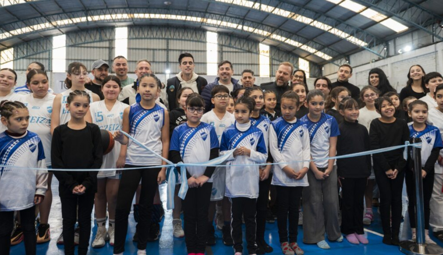 Atlético Ezeiza renovó su Polideportivo y abrió una nueva etapa