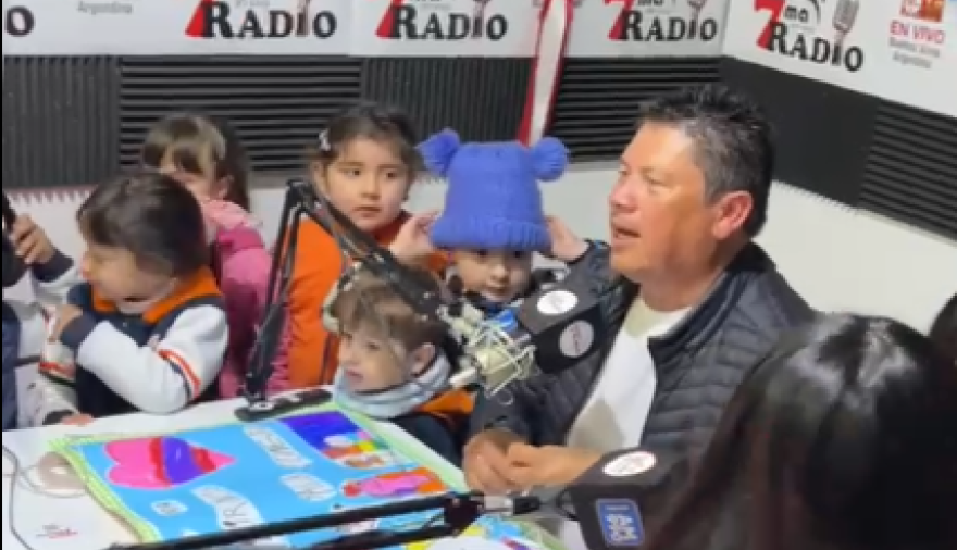 Del jardín a la radio: los chicos tomaron el micrófono