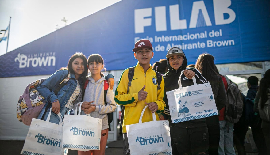 Brown abre sus puertas a los libros