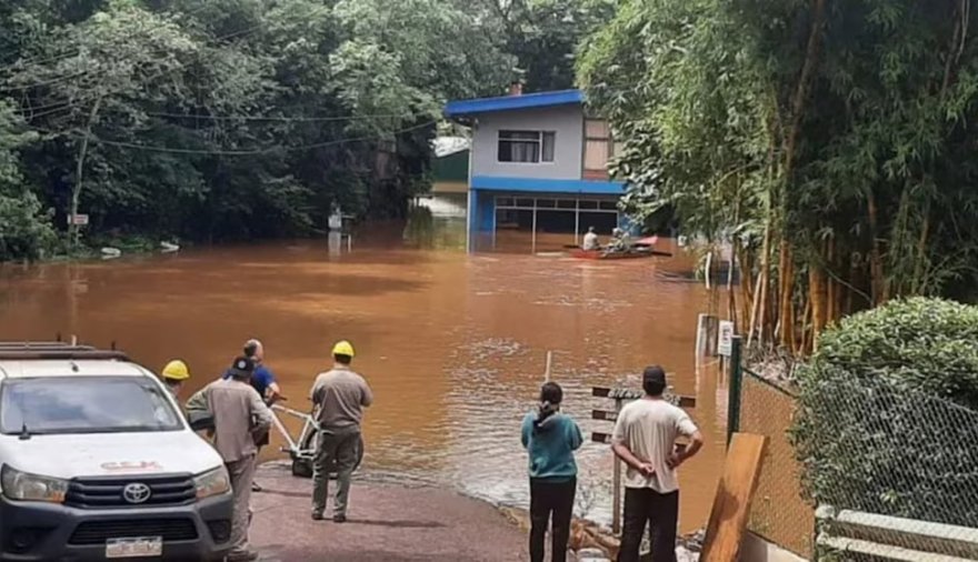 El Paraná avanza y pone en alerta a las familias de la costa