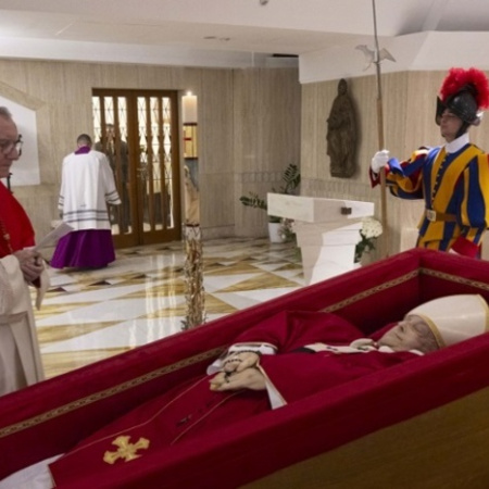 Funeral histórico en el Vaticano: comienza la despedida del Papa argentino