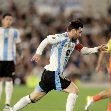 Con uno menos y sin Messi, Argentina rescató un punto agónico ante Colombia