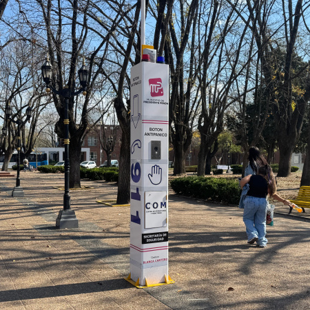 Nuevos tótems con botón antipánico y cámaras refuerzan la vigilancia en Presidente Perón
