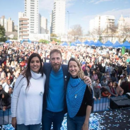 Una fiesta patria que emocionó a miles en Plaza Grigera