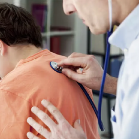 Tos convulsa: la enfermedad que vuelve y cómo prevenirla